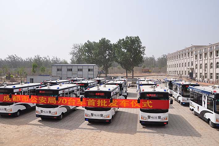 成都市公安局70臺(tái)移動(dòng)警務(wù)室首批發(fā)車儀式
