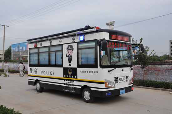 四川成都移動警務室上街，為“清網行動”攻堅