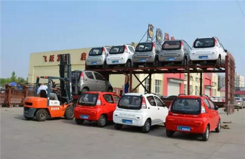 電動轎車