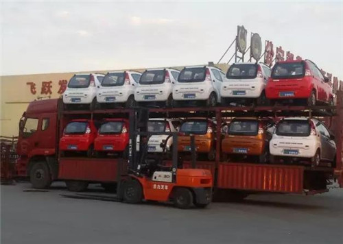 電動轎車
