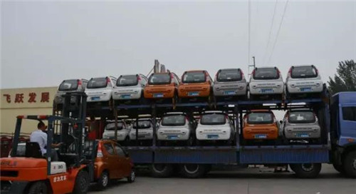 電動轎車