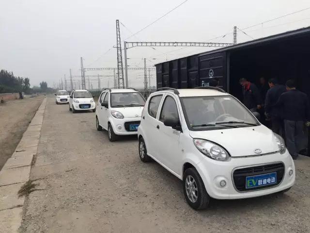 躍迪電動汽車鐵路準備裝車