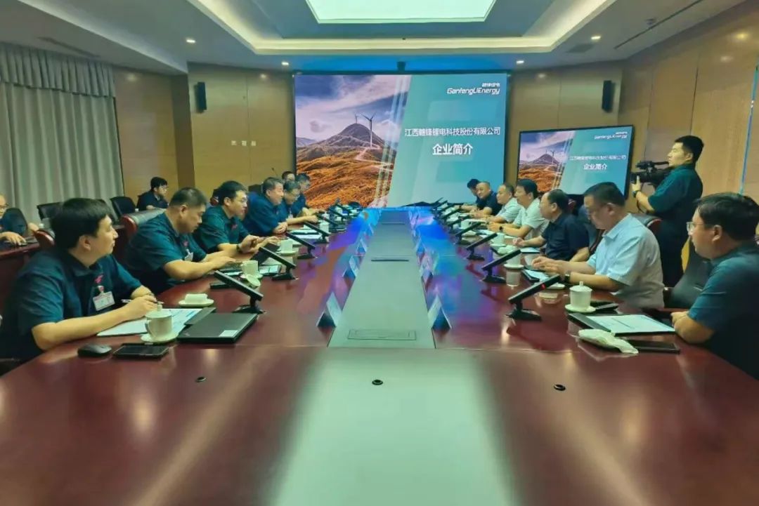 鋰業(yè)巨頭贛鋒鋰業(yè)董事長李良彬、躍迪集團董事長呂洪濤聯(lián)袂造訪中國重汽，與劉正濤董事長洽談新能源領(lǐng)域合作前景